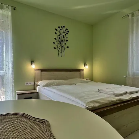 Gardencity Apartmanhaz * ジュール
