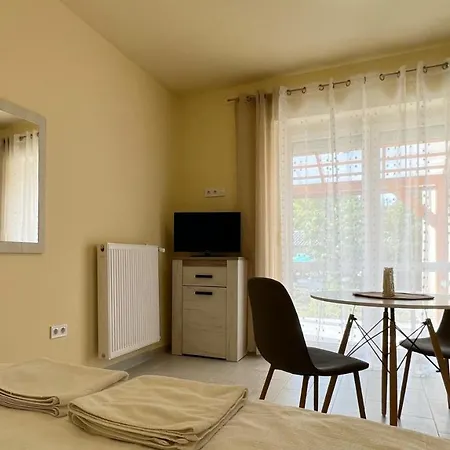 Gardencity Apartmanhaz * ジュール